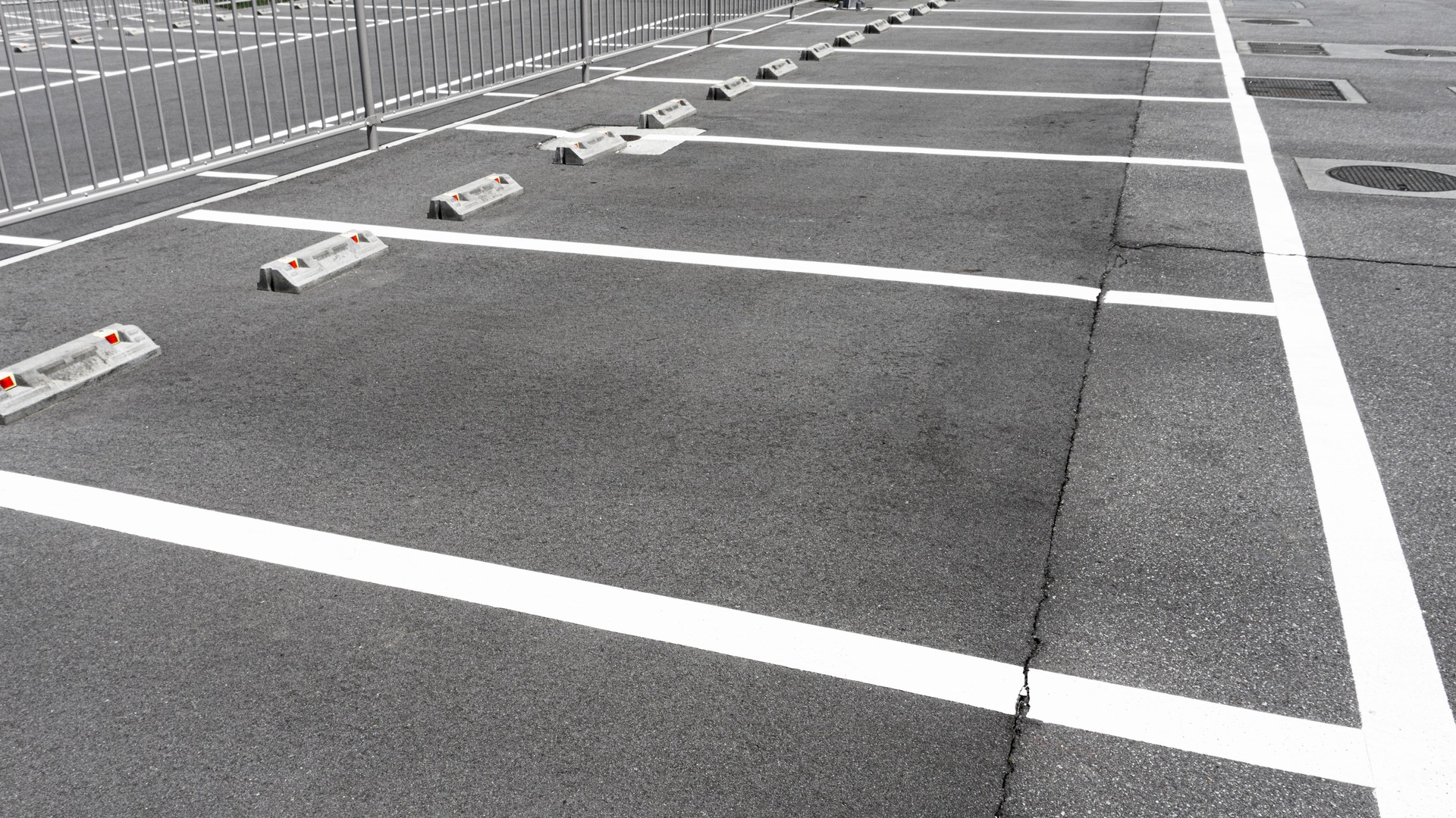 Scenery of a well-maintained parking lot